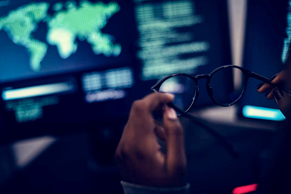 千元眼鏡成本僅20塊，6億近視人口的“暴利”行業(yè)真相